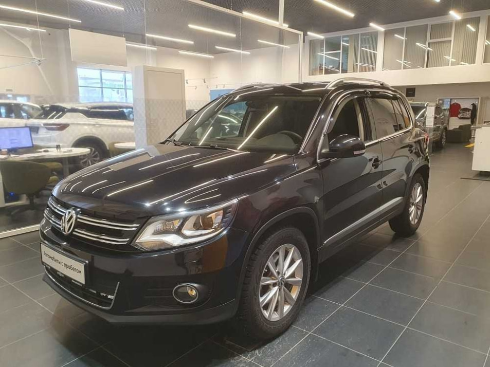 Автомобиль с пробегом Volkswagen Tiguan в городе Сургут ДЦ - Renault Автомир Сургут