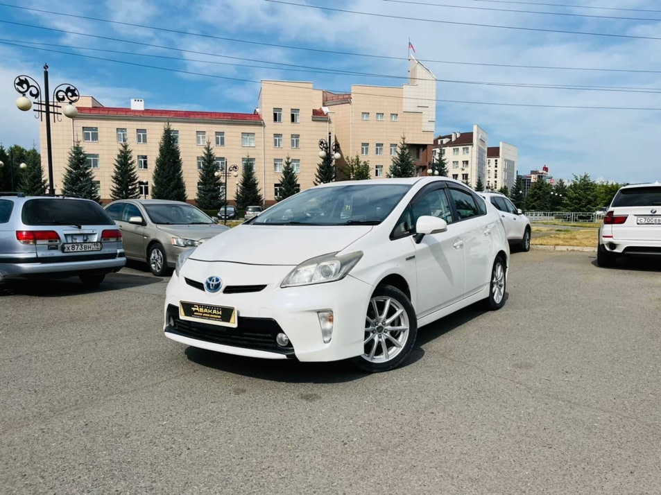 Автомобиль с пробегом Toyota Prius в городе Абакан ДЦ - Автосалон Абакан на Крылова