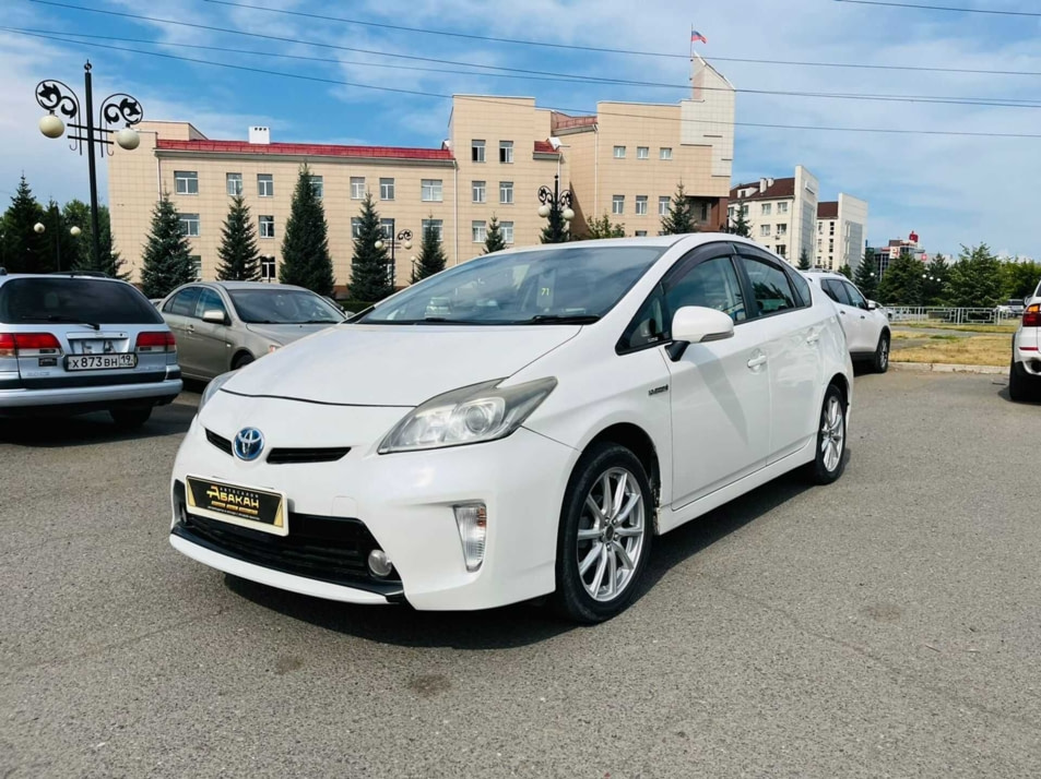 Автомобиль с пробегом Toyota Prius в городе Абакан ДЦ - Автосалон Абакан на Крылова