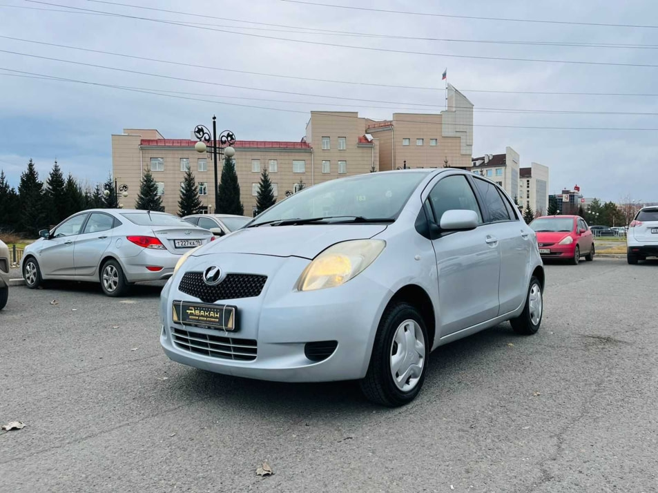 Автомобиль с пробегом Toyota Vitz в городе Абакан ДЦ - Автосалон Абакан на Крылова