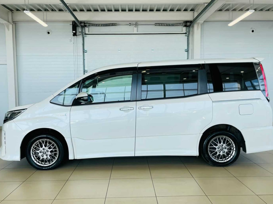 Автомобиль с пробегом Toyota Noah в городе Абакан ДЦ - Планета Авто