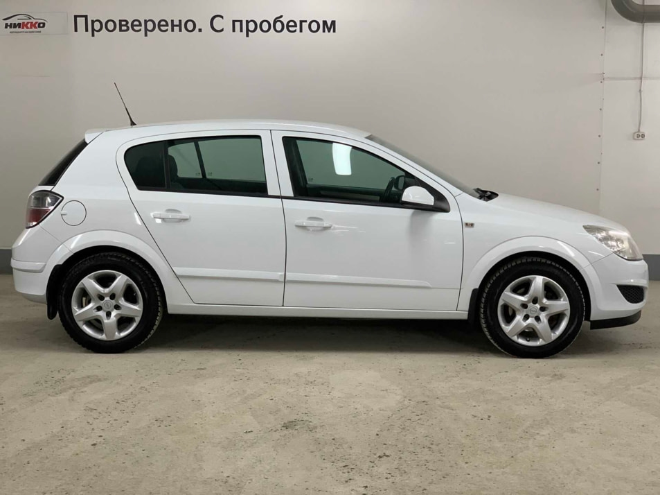 Автомобиль с пробегом Opel Astra в городе Тюмень ДЦ - Автосалон «Никко»