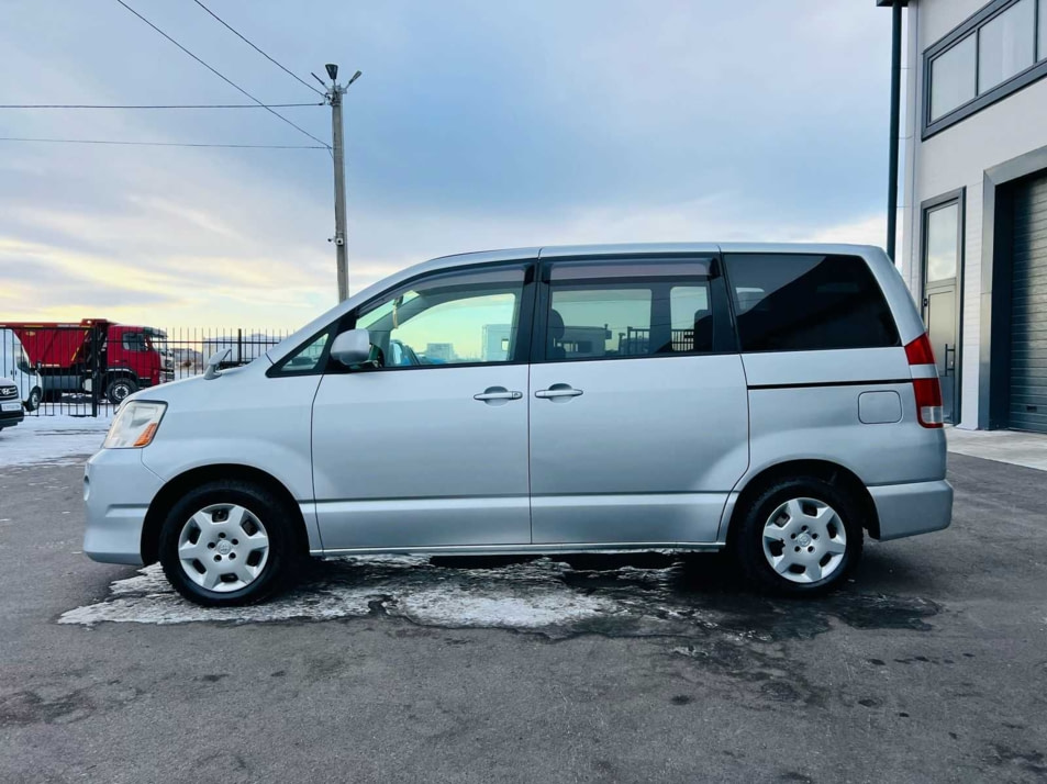 Автомобиль с пробегом Toyota Noah в городе Абакан ДЦ - Планета Авто