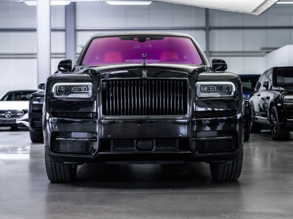 Новый автомобиль Rolls-Royce Cullinan Black Badgeв городе Москва ДЦ - CDEK.Shopping