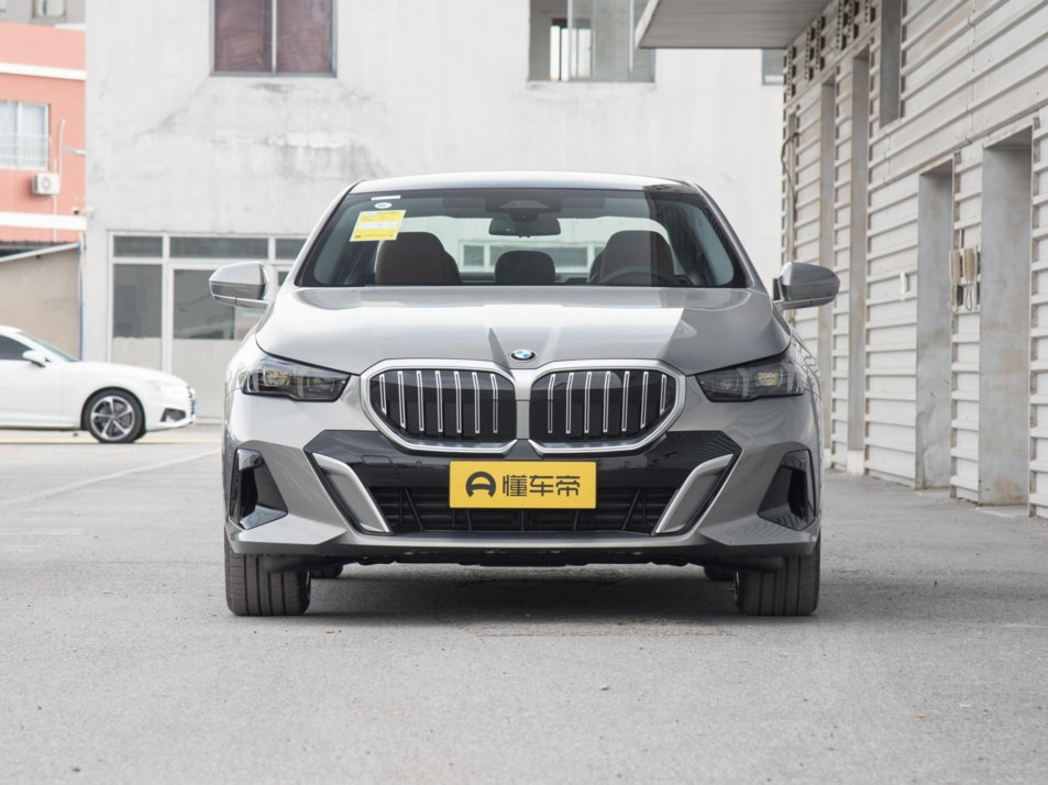 Новый автомобиль BMW 5 серии 520d xDrive Baseв городе Москва ДЦ - CDEK.Shopping