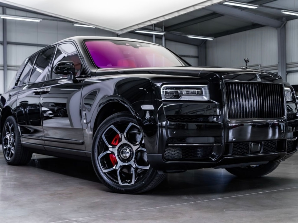 Новый автомобиль Rolls-Royce Cullinan Black Badgeв городе Москва ДЦ - CDEK.Shopping