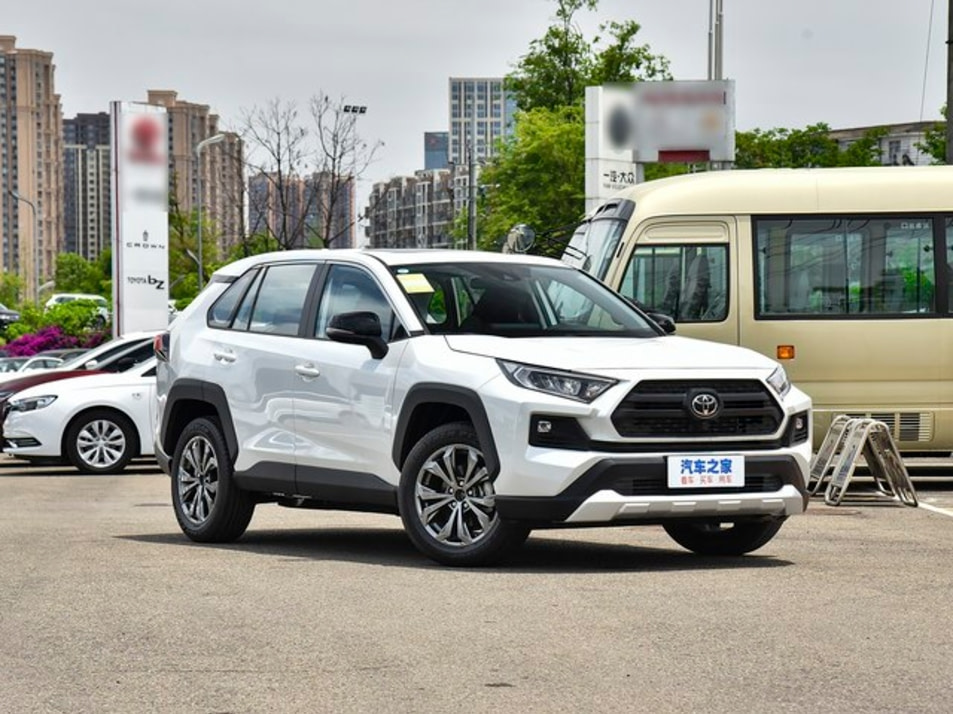 Новый автомобиль Toyota RAV4 Adventureв городе Москва ДЦ - CDEK.Shopping