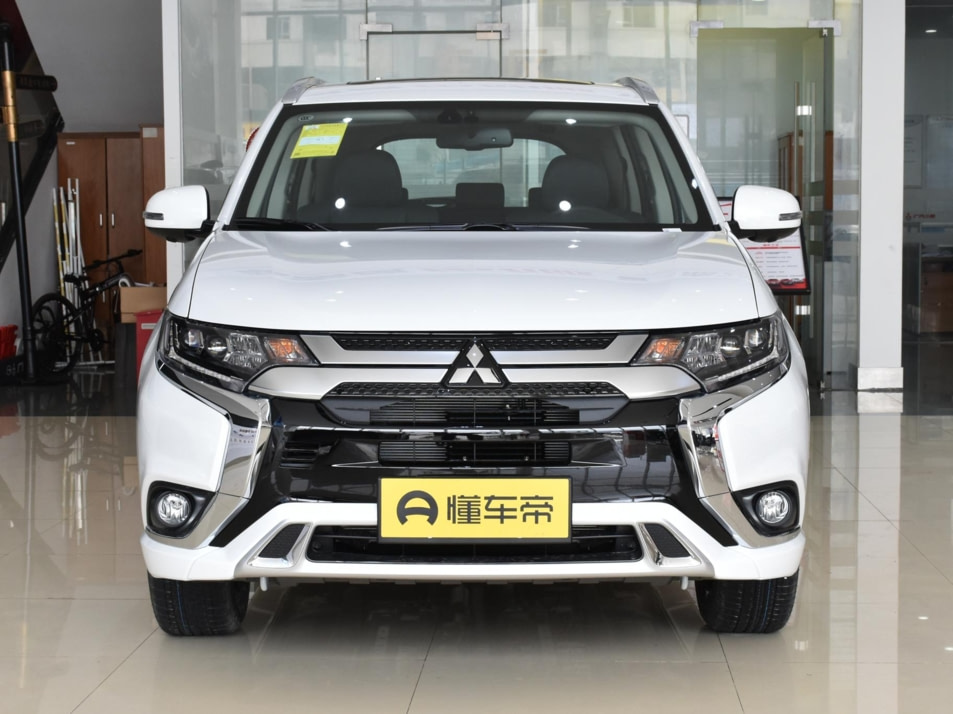 Новый автомобиль Mitsubishi OUTLANDER - 7 мест Enjoyв городе Москва ДЦ - CDEK.Shopping