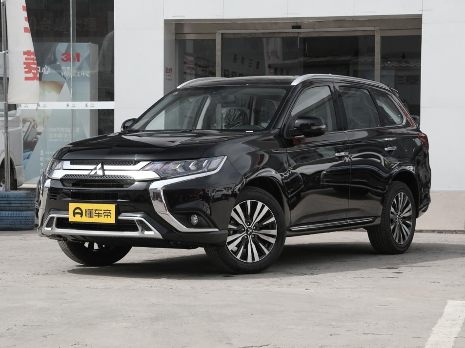 Новый автомобиль Mitsubishi OUTLANDER - 7 мест Instyle Black Editionв городе Москва ДЦ - CDEK.Shopping