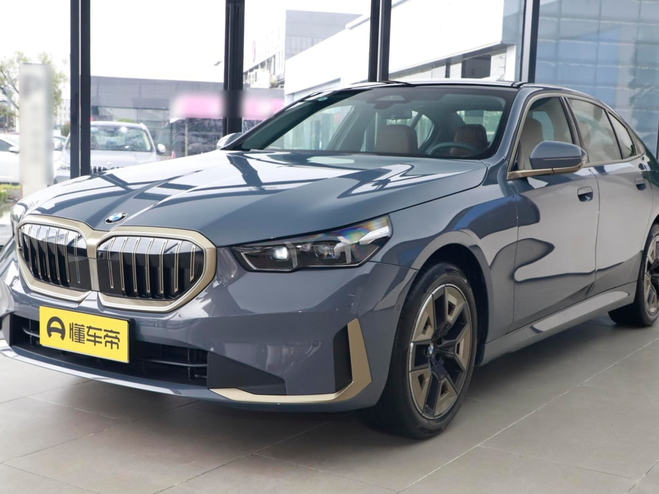 Новый автомобиль BMW 5 серии 530Li leading luxury setв городе Москва ДЦ - CDEK.Shopping