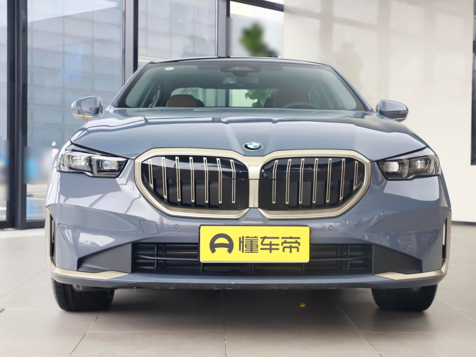 Новый автомобиль BMW 5 серии 530Li leading luxury setв городе Москва ДЦ - CDEK.Shopping