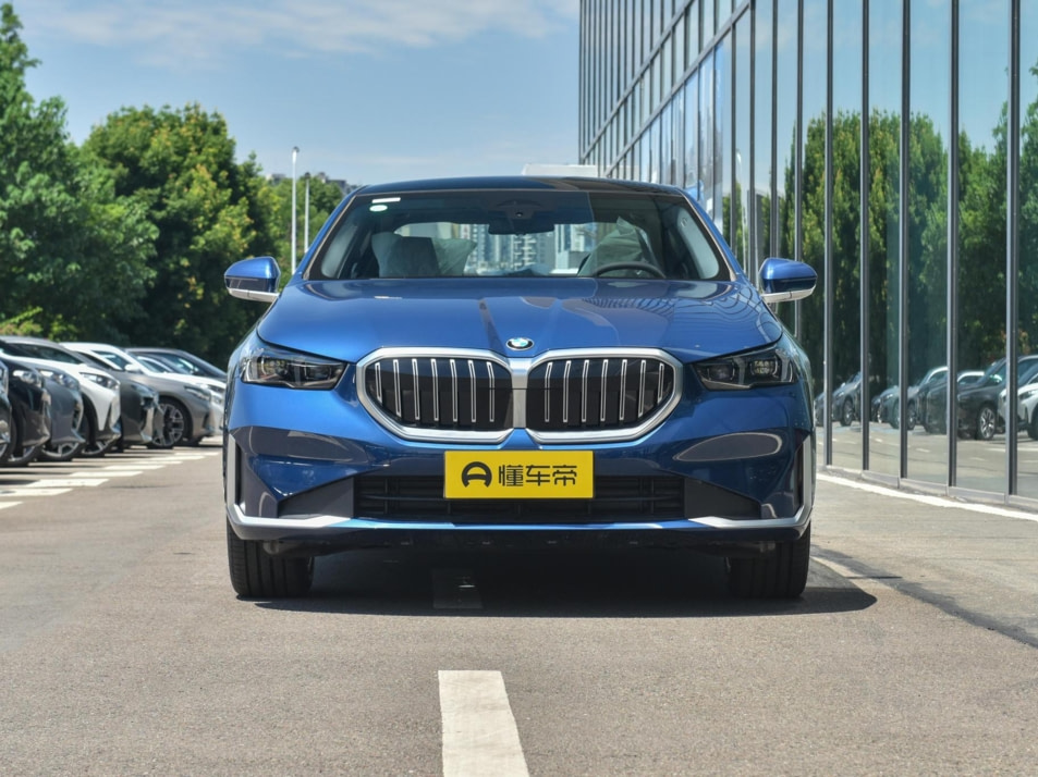 Новый автомобиль BMW 5 серии M Sportв городе Москва ДЦ - CDEK.Shopping