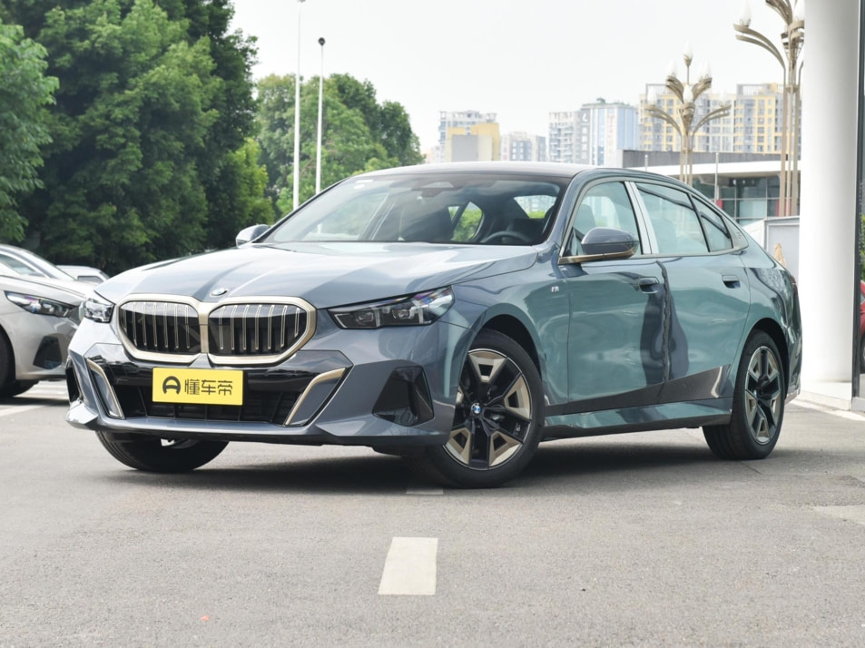 Новый автомобиль BMW 5 серии M Sportв городе Москва ДЦ - CDEK.Shopping