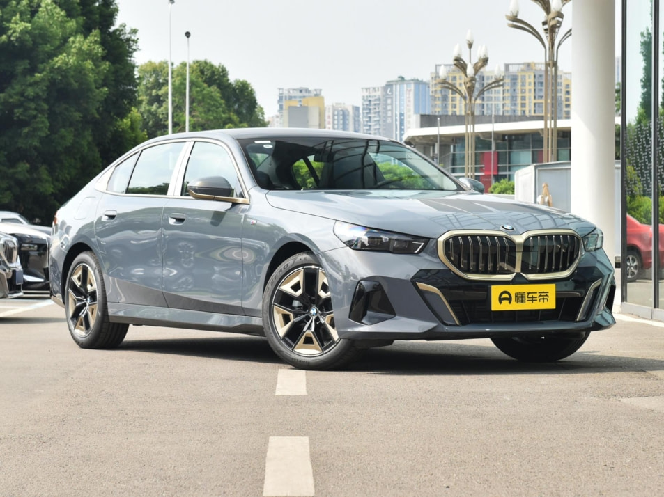 Новый автомобиль BMW 5 серии M Sportв городе Москва ДЦ - CDEK.Shopping