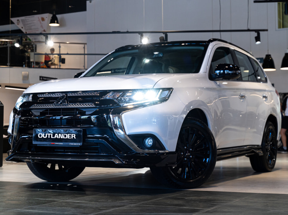 Новый автомобиль Mitsubishi OUTLANDER - 7 мест Ultimateв городе Санкт-Петербург ДЦ - РОЛЬФ Витебский Mitsubishi