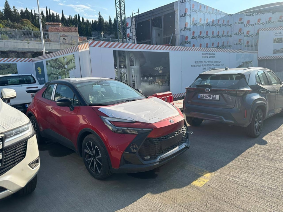 Новый автомобиль Toyota C-HR Basicв городе Москва ДЦ - CDEK.Shopping