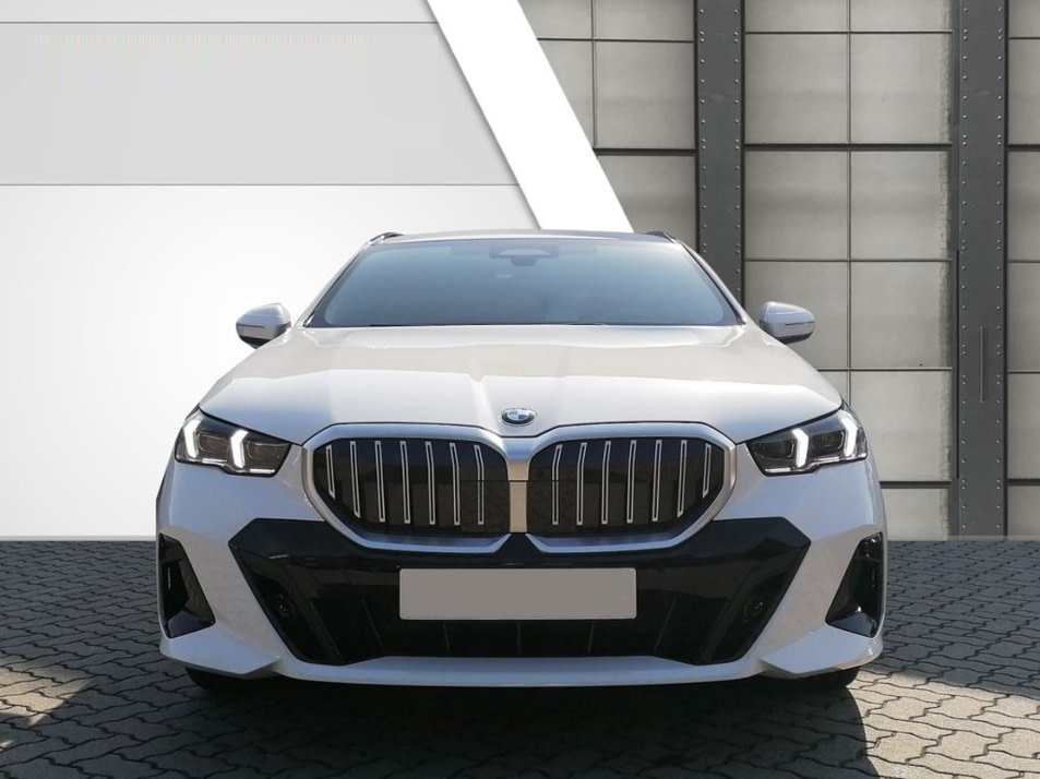 Новый автомобиль BMW 5 серии 520d xDriveв городе Москва ДЦ - CDEK.Shopping