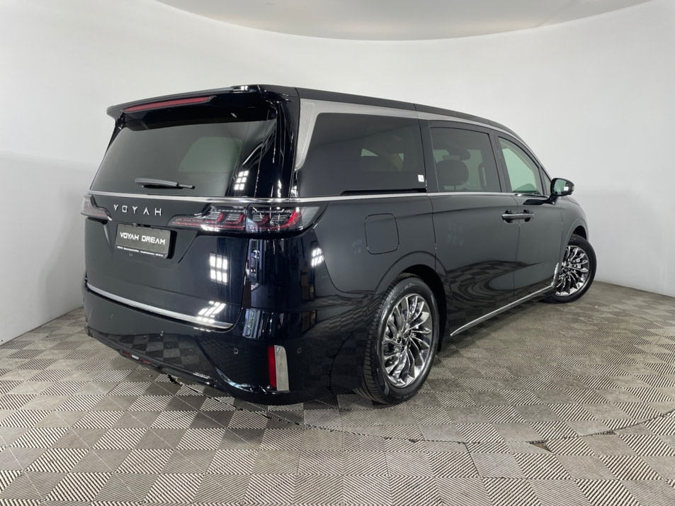 Новый автомобиль VOYAH DREAM PHEV LONG RANGE PHEV LRв городе Москва ДЦ - VOYAH FAVORIT MOTORS