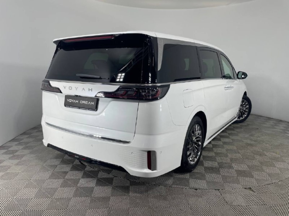 Новый автомобиль VOYAH DREAM PHEV PHEVв городе Москва ДЦ - VOYAH FAVORIT MOTORS