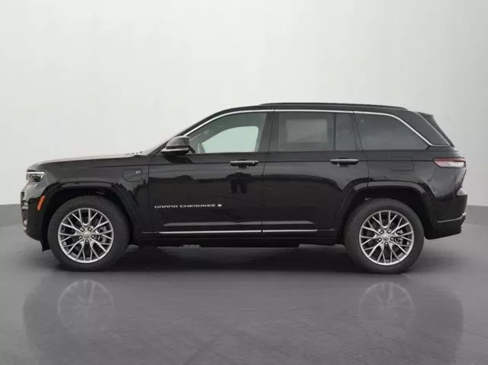 Новый автомобиль Jeep Grand Cherokee Summitв городе Москва ДЦ - CDEK.Shopping