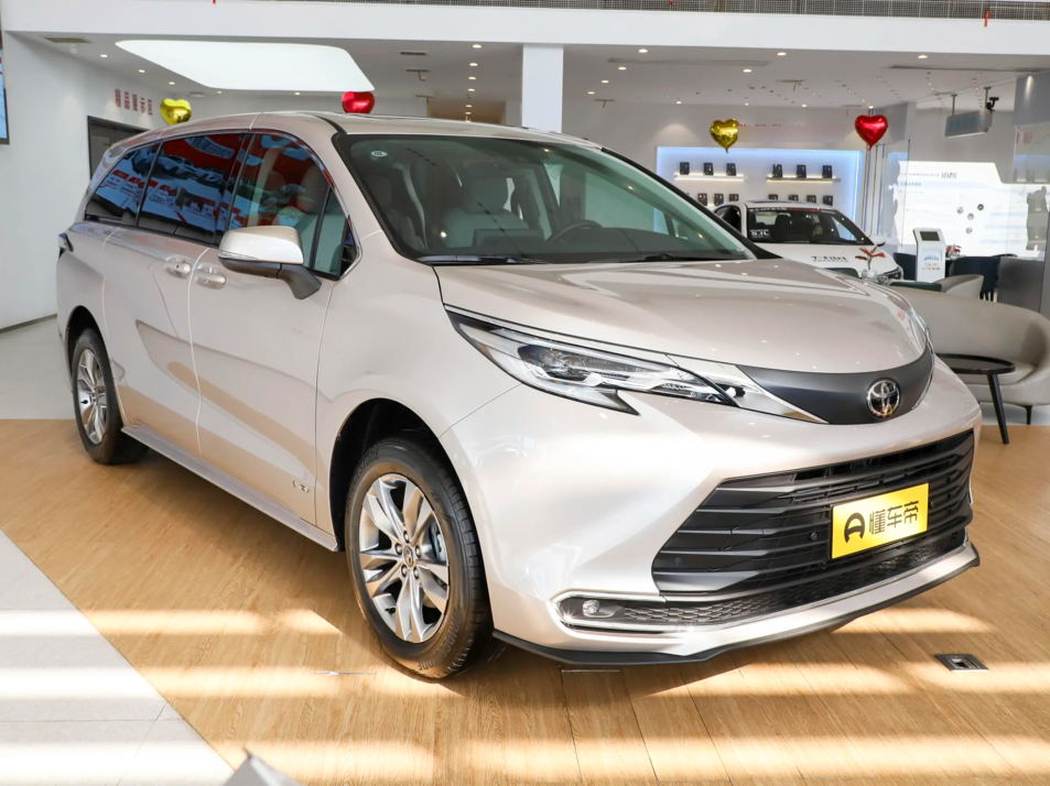 Новый автомобиль Toyota Sienna Comfort Editionв городе Москва ДЦ - CDEK.Shopping