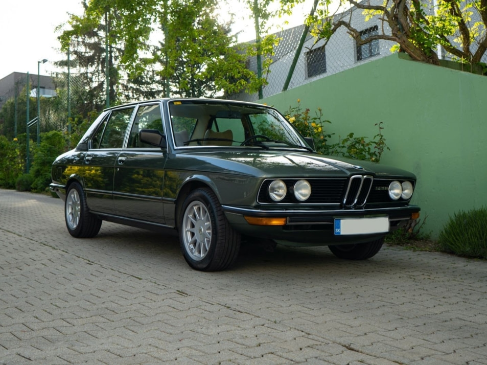 Новый автомобиль BMW 5 серии i E12в городе Москва ДЦ - CDEK.Shopping