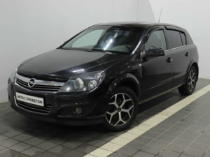 Opel Astra 2013 г. (черный)