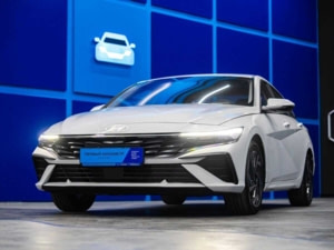 Hyundai Elantra 2023 г. (белый)