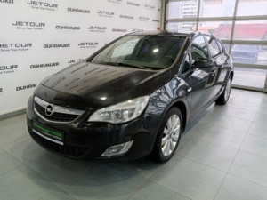 Opel Astra 2011 г. (черный)