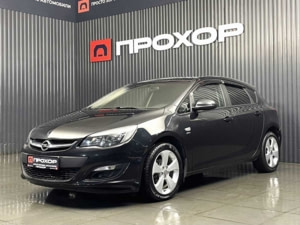 Opel Astra 2013 г. (черный)