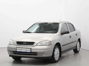 Opel Astra 2008 г. (серебряный)
