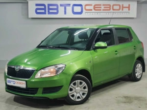 Škoda Fabia 2010 г. (зеленый)