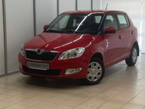 Škoda Fabia 2013 г. (красный)