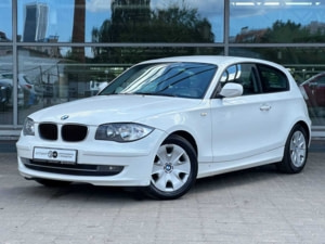 BMW 1 серии 2011 г. (белый)
