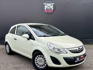 Opel Corsa 2012 г. (белый)