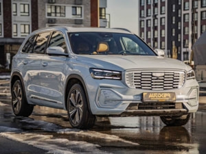 Geely Monjaro 2022 г. (серый)