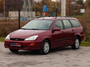 Ford Focus 2001 г. (красный)