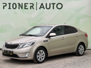 Kia Rio 2013 г. (бежевый)