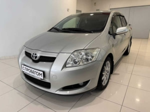 Toyota Auris 2009 г. (серебряный)