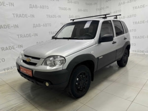 Chevrolet Niva 2013 г. (серебряный)