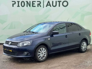 Volkswagen Polo 2013 г. (синий)