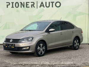 Volkswagen Polo 2017 г. (бежевый)