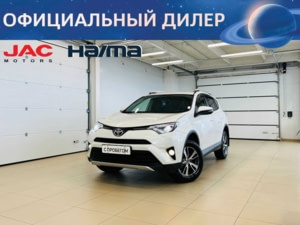 Toyota RAV4 2015 г. (белый)