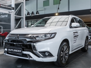 Новый автомобиль Mitsubishi OUTLANDER - 7 мест Enjoyв городе Санкт-Петербург ДЦ - РОЛЬФ Витебский Mitsubishi