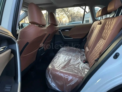 Автомобиль с пробегом Toyota RAV4 в городе Алматы ДЦ - Тойота Центр Алматы