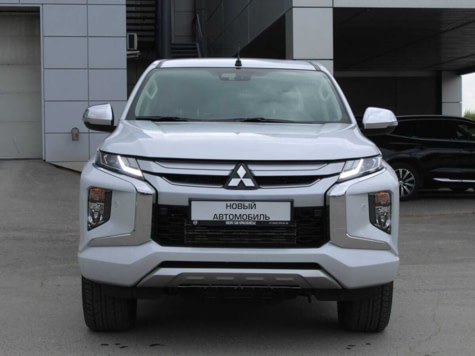 Автомобиль с пробегом Mitsubishi L200 в городе Екатеринбург ДЦ - Свободный склад USED (Ленд Ровер Автоплюс / Volvo Car Краснолесье) (с пробегом)