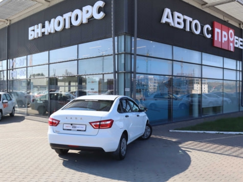 Автомобиль с пробегом LADA Vesta в городе Симферополь ДЦ - Симферополь