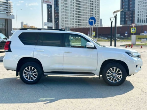 Автомобиль с пробегом Toyota Land Cruiser Prado в городе Екатеринбург ДЦ - Свободный склад USED (Тойота Центр Екатеринбург Запад / Тойота Центр Екатеринбург Запад (для СХ) / Лексус - Екатеринбург) (с пробегом)