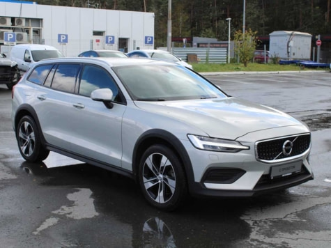 Автомобиль с пробегом Volvo V60 Cross Country в городе Екатеринбург ДЦ - Ягуар Ленд Ровер Автоплюс