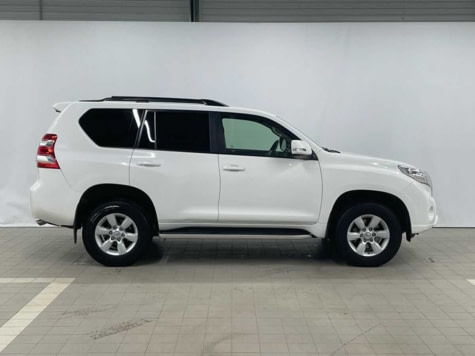 Автомобиль с пробегом Toyota Land Cruiser Prado в городе Омск ДЦ - Свободный склад USED (Тойота Центр Омск / Лексус - Омск / OMODA Автоплюс / JAECOO Автоплюс) (с пробегом)